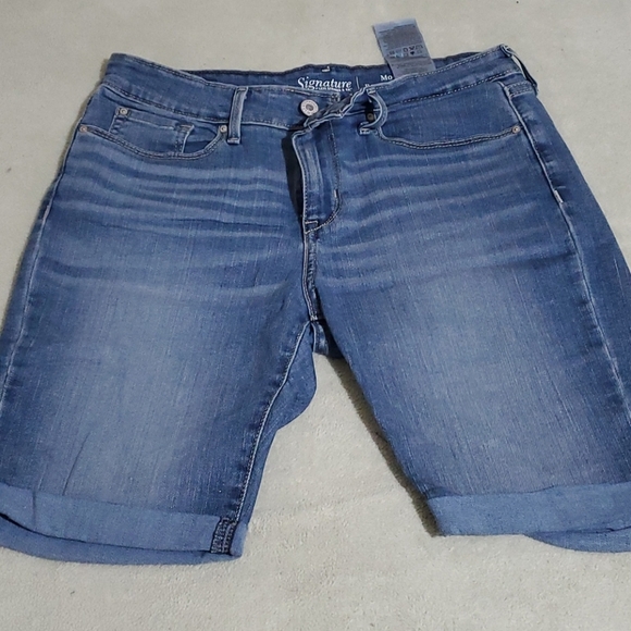 Bermuda shorts - Picture 1 of 2